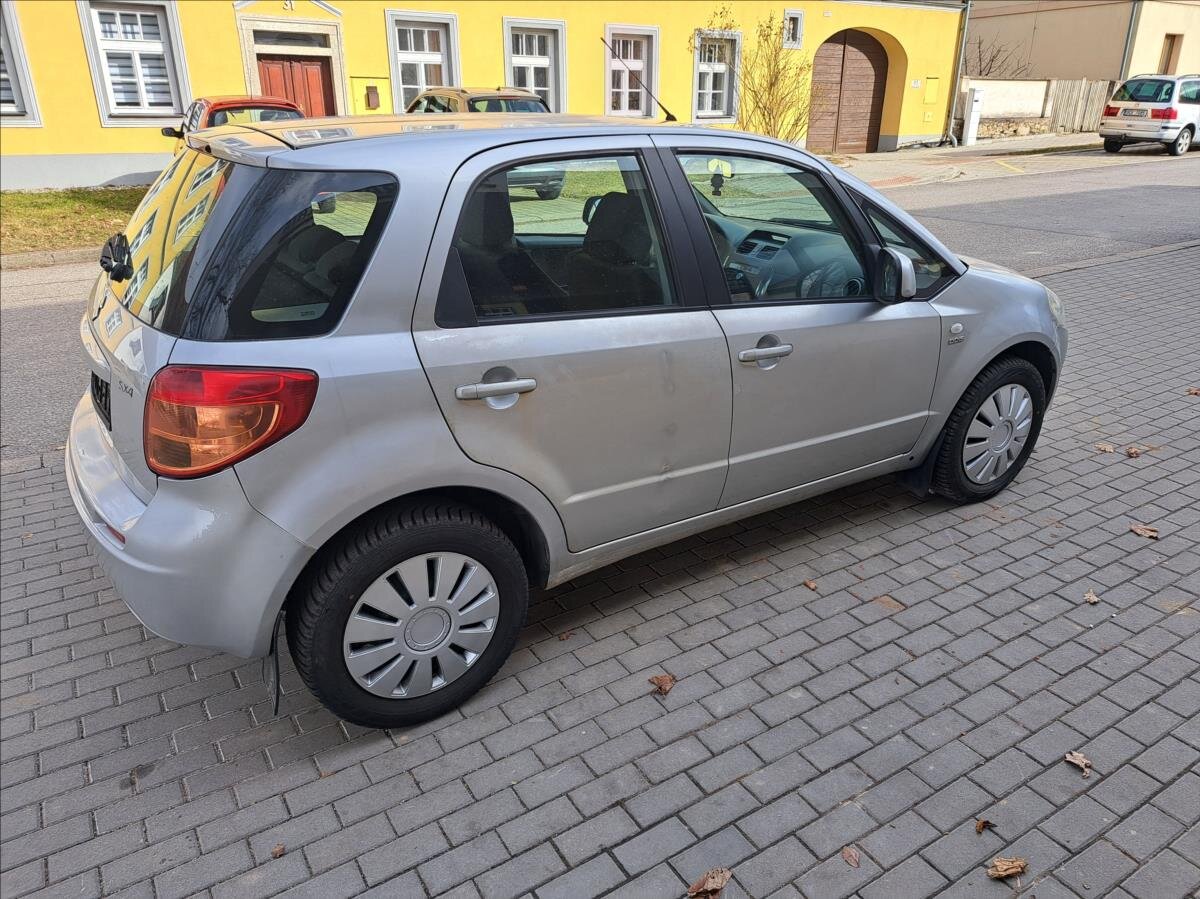 Suzuki SX4 Hatchback 1,9 l 88 kw