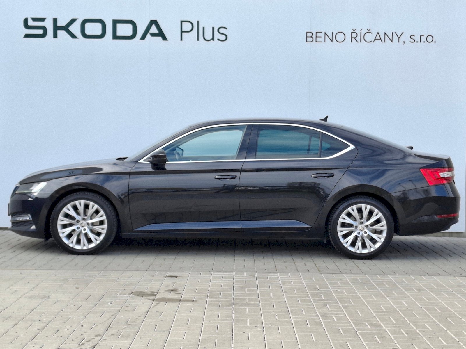 Škoda Superb Sedan / Limuzína 2,0 l 110 kw