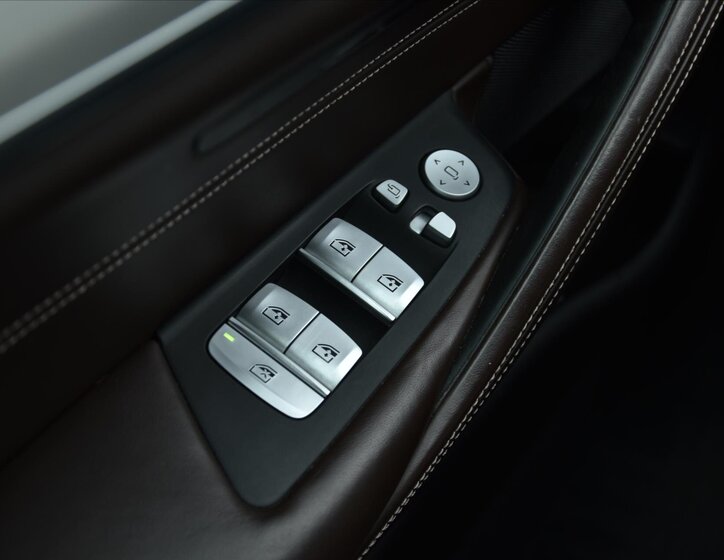 BMW Řada 5 Sedan / Limuzína 3,0 l 250 kw