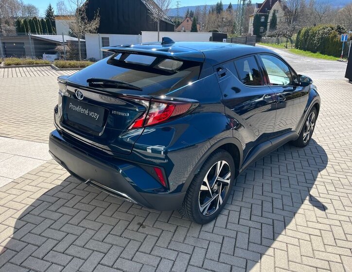 Toyota C-HR SUV / Terénní 2,0 l 112 kw