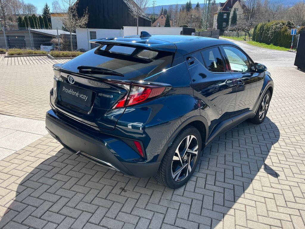 Toyota C-HR SUV / Terénní 2,0 l 112 kw