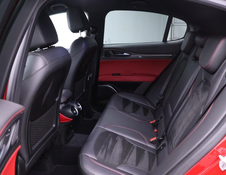 Alfa Romeo Stelvio SUV / Terénní 2,9 l 375 kw