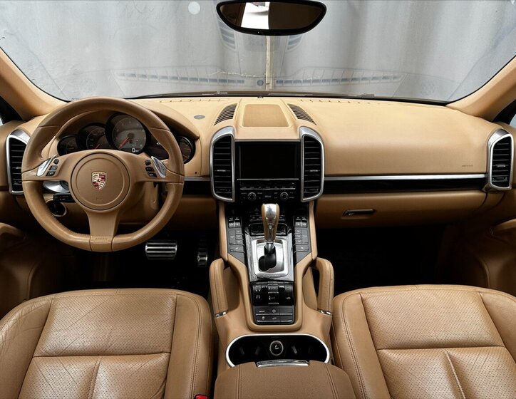 Porsche Cayenne Kombi 4,8 l 294 kw
