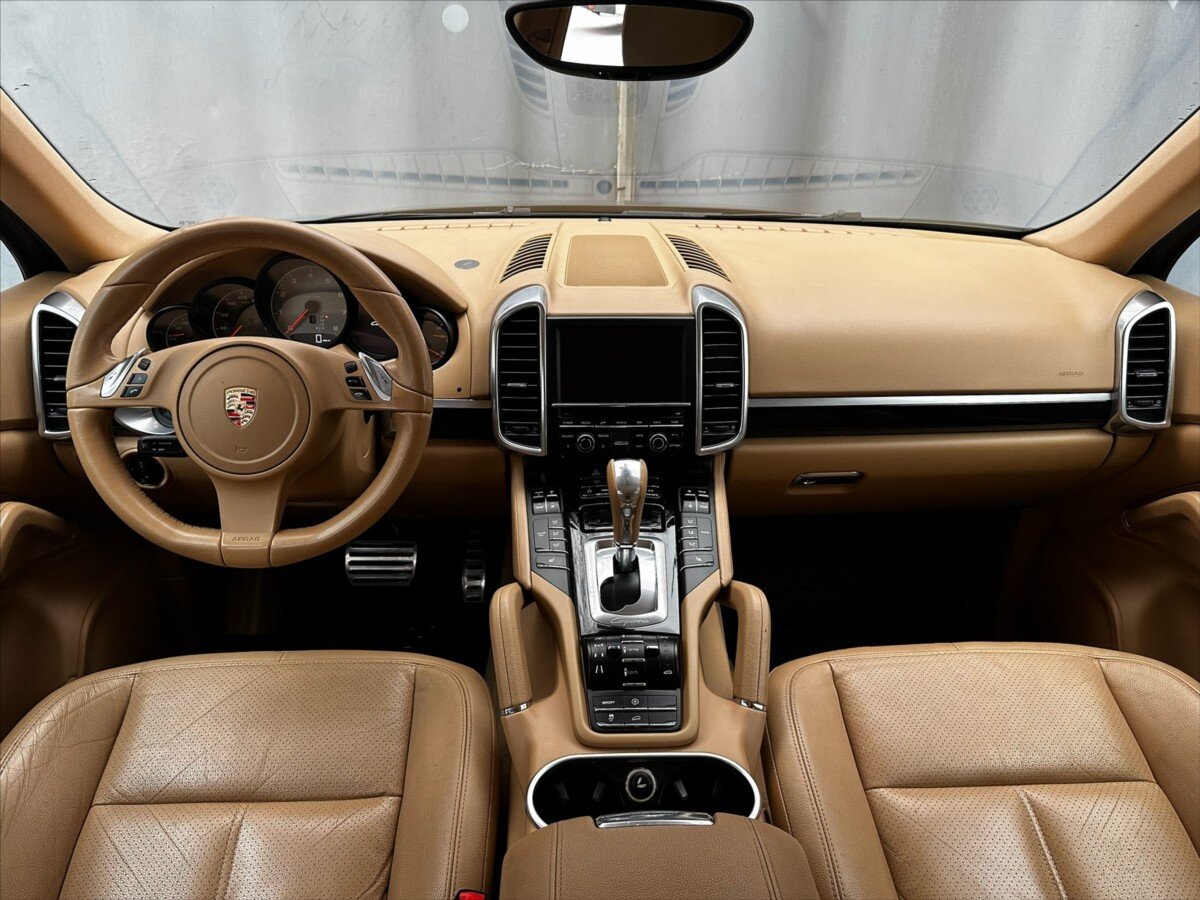 Porsche Cayenne Kombi 4,8 l 294 kw