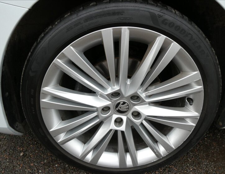 Škoda Superb Sedan / Limuzína 2,0 l 110 kw