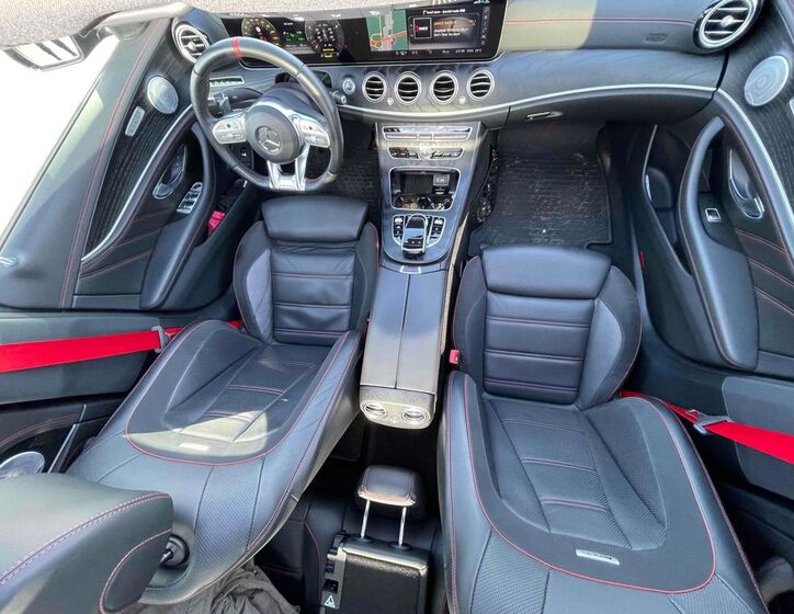 Mercedes-Benz Třídy E 8