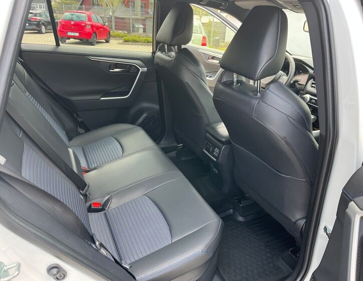 Toyota RAV4 SUV / Terénní 2,5 l 131 kw