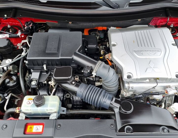 Mitsubishi Outlander SUV / Terénní 2,4 l 165 kw