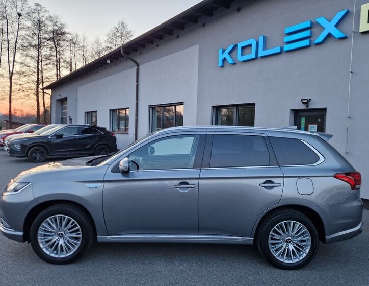 Mitsubishi Outlander SUV / Terénní 2,4 l 165 kw