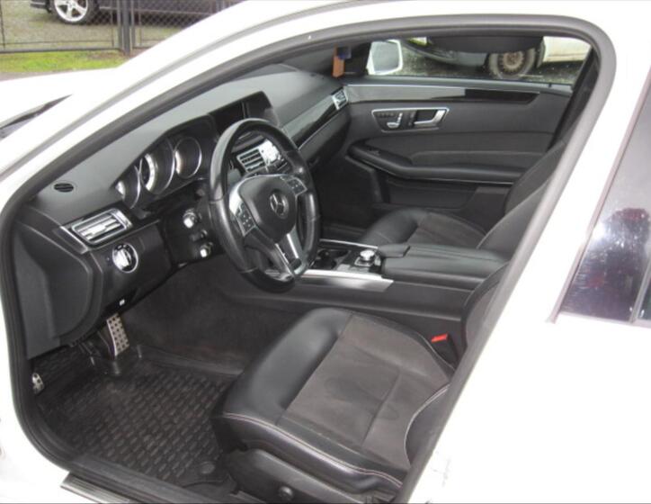 Mercedes-Benz Třídy E 8