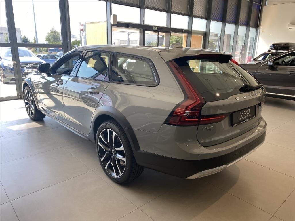 Volvo V90