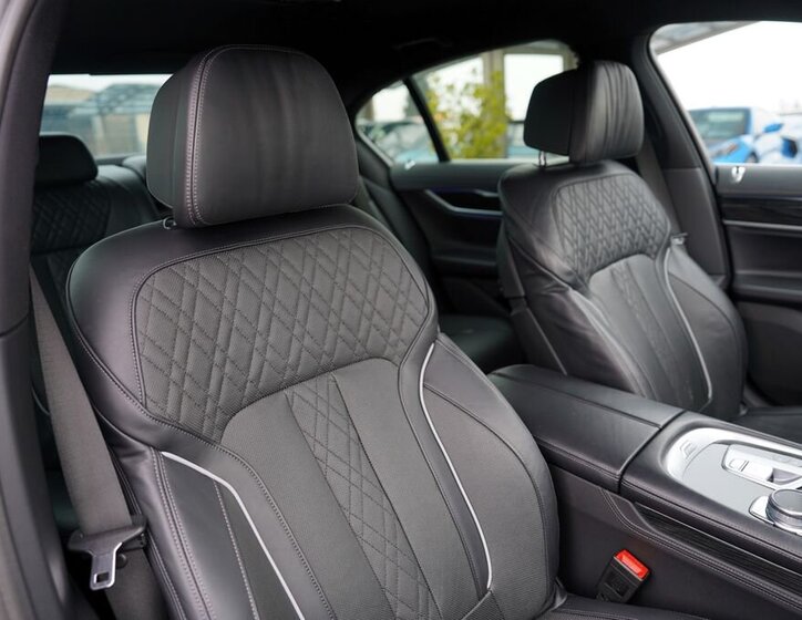 BMW Řada 7 Sedan 3,0 l 210 kw