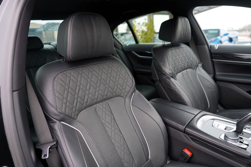 BMW Řada 7 Sedan 3,0 l 210 kw