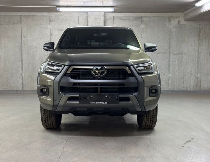 Toyota Hilux 2