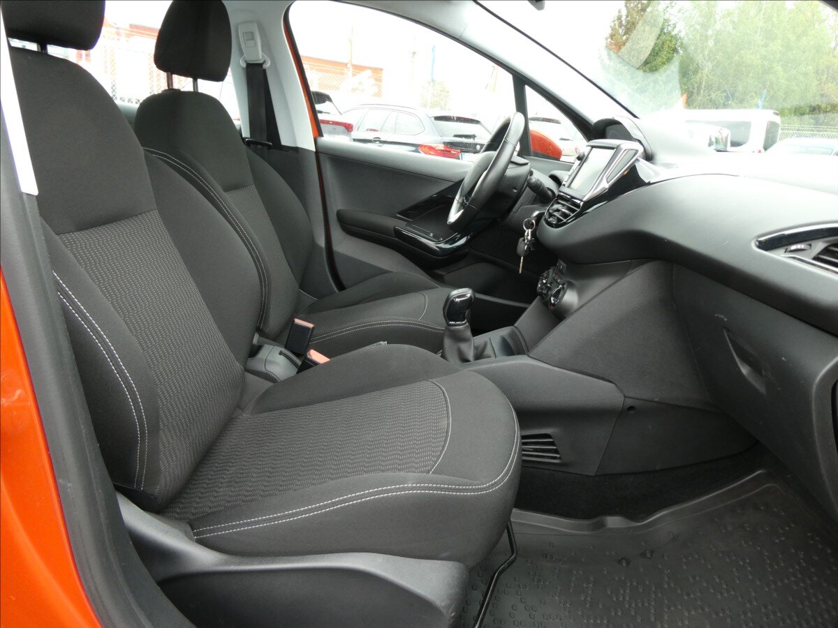Peugeot 208 Hatchback 1,2 l 61 kw