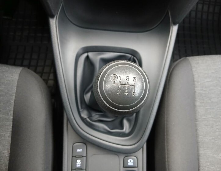 Toyota Yaris Cross 24