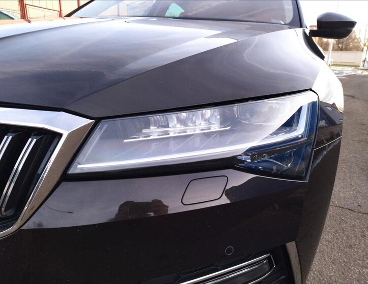 Škoda Superb Sedan / Limuzína 2,0 l 200 kw