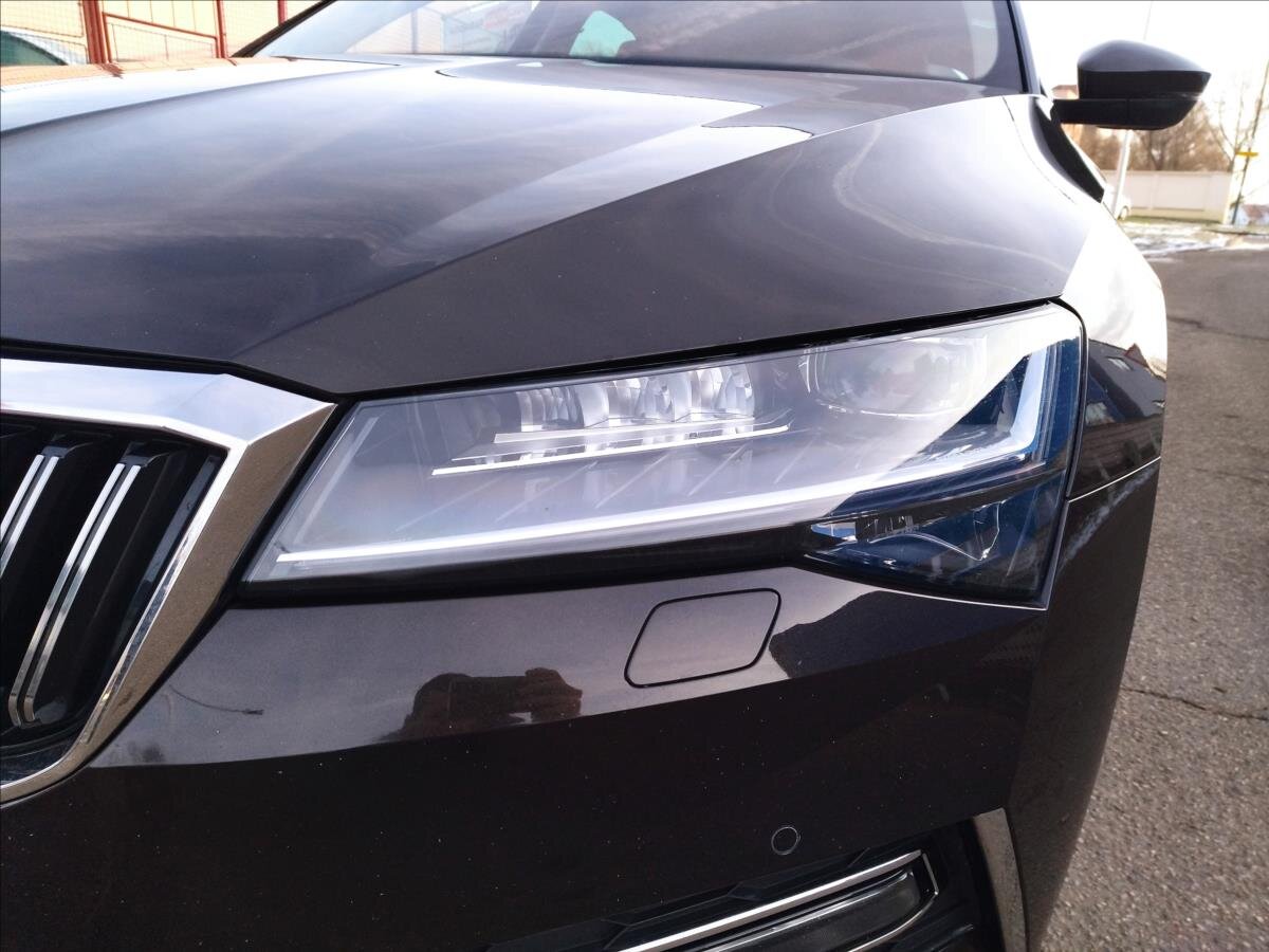 Škoda Superb Sedan / Limuzína 2,0 l 200 kw