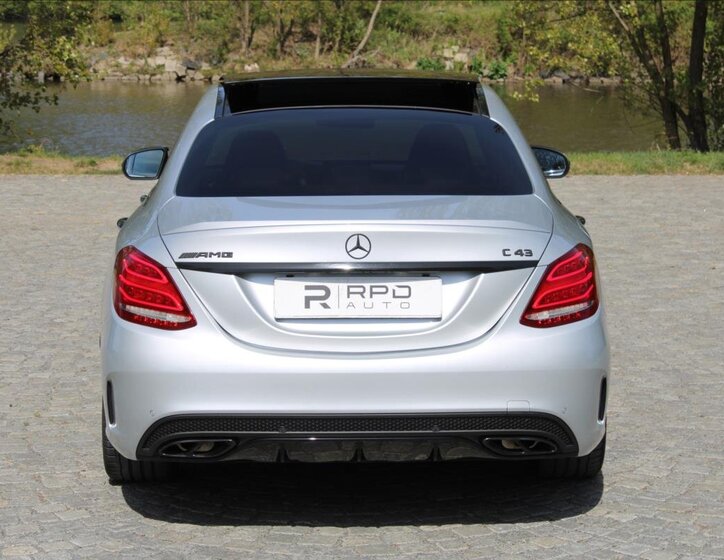 Mercedes-Benz Třídy C Sedan / Limuzína 3,0 l 270 kw