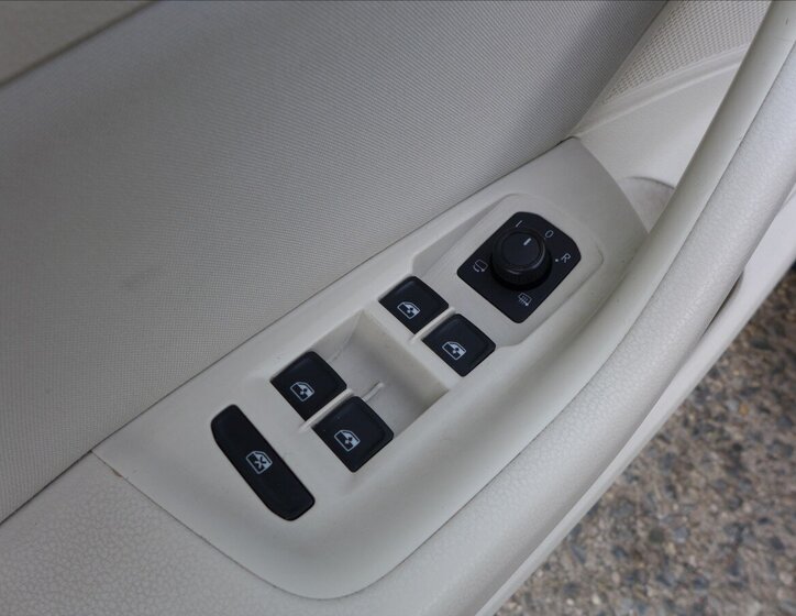 Volkswagen Passat Kombi 1,6 l 88 kw