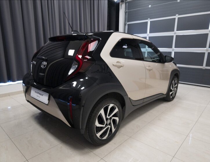 Toyota Aygo Hatchback 998,0 53 kw