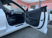 Tesla Model 3 Sedan / Limuzína 0,0 208 kw