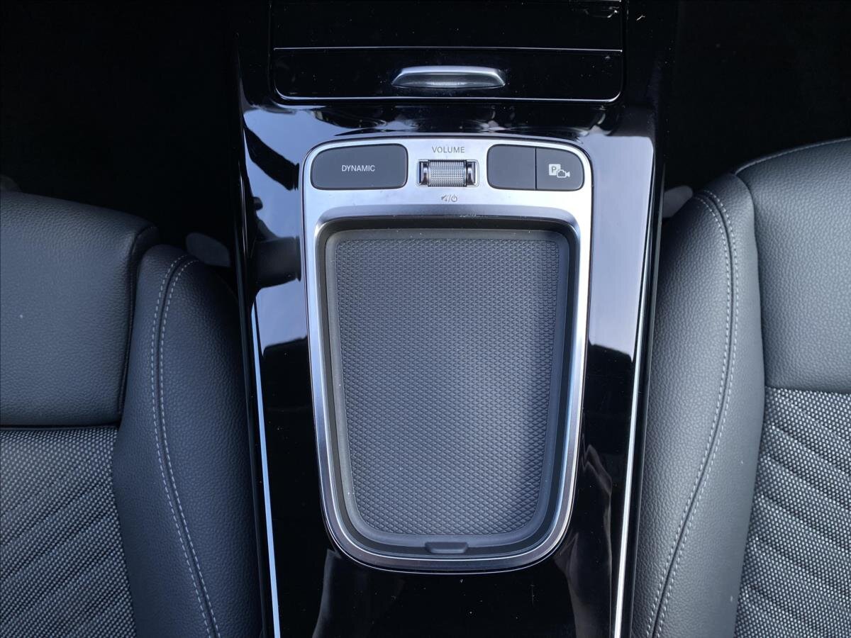 Mercedes-Benz Třídy A Hatchback 1,3 l 120 kw