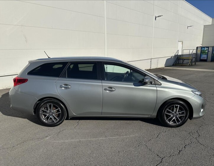 Toyota Auris Kombi 1,6 l 98 kw