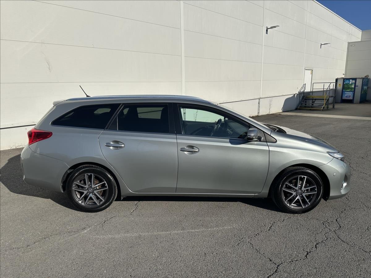 Toyota Auris Kombi 1,6 l 98 kw
