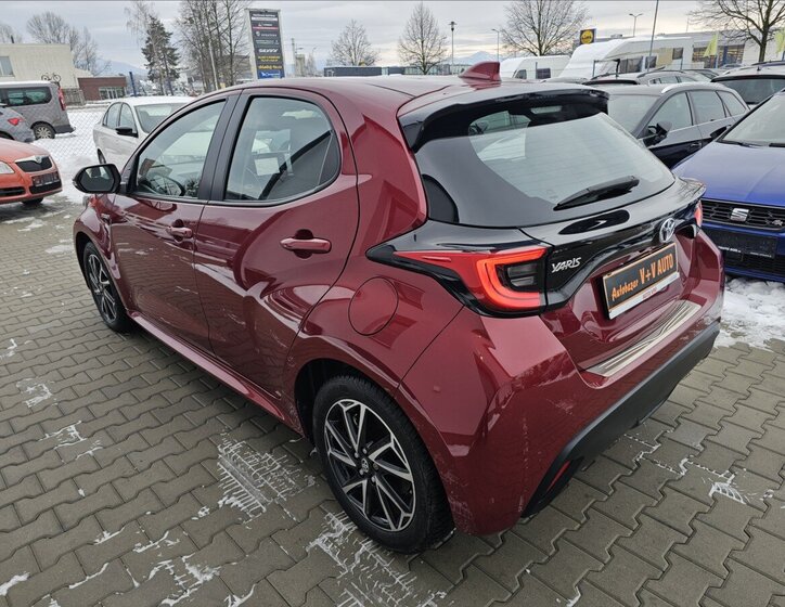 Toyota Yaris 8
