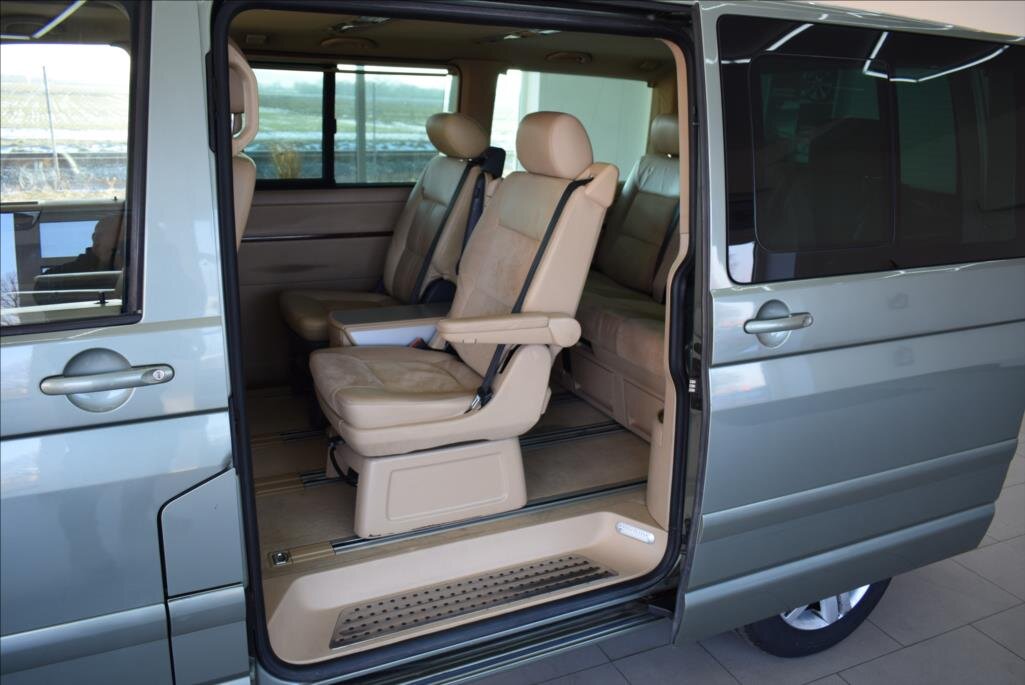Volkswagen Multivan VAN-Minibus 2,5 l 128 kw