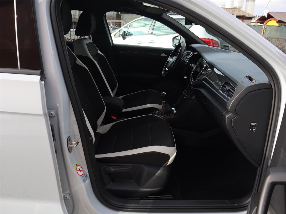 Volkswagen T-Roc CUV / Crossover 1,5 l 110 kw