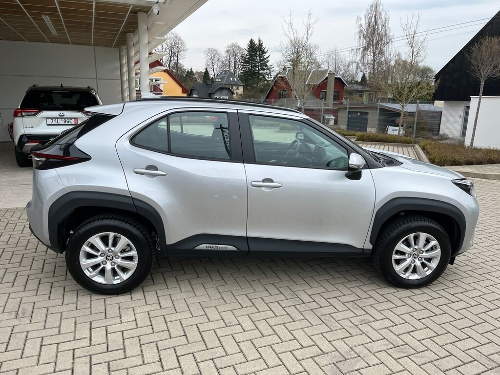 Toyota Yaris Cross SUV / Terénní 1,5 l 68 kw