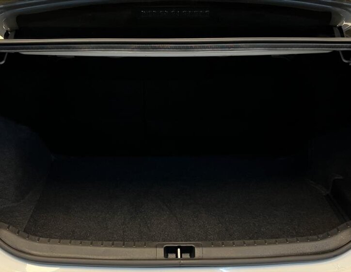 Toyota Corolla Sedan 1,6 l 97 kw