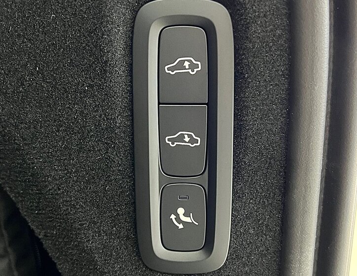 Volvo XC90 SUV / Terénní 2,0 l 184 kw