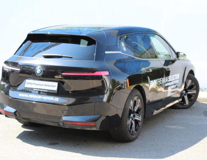 BMW iX 2