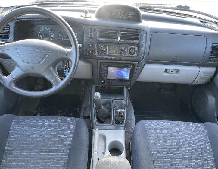 Mitsubishi Pajero 13