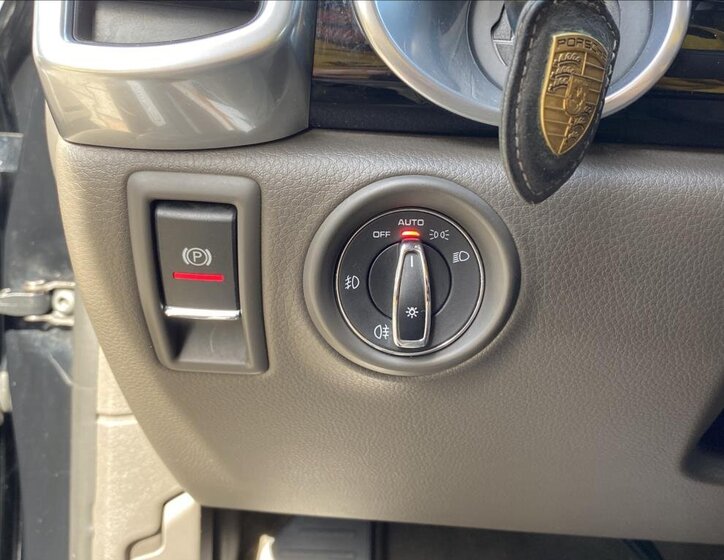 Porsche Cayenne SUV 3,0 l 184 kw