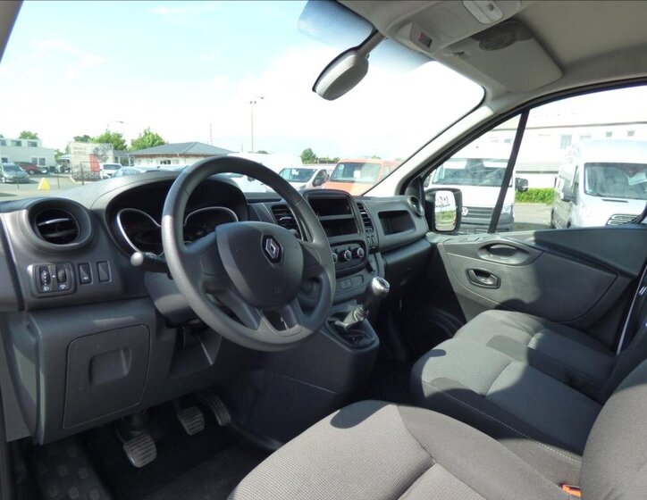 Renault Trafic 10