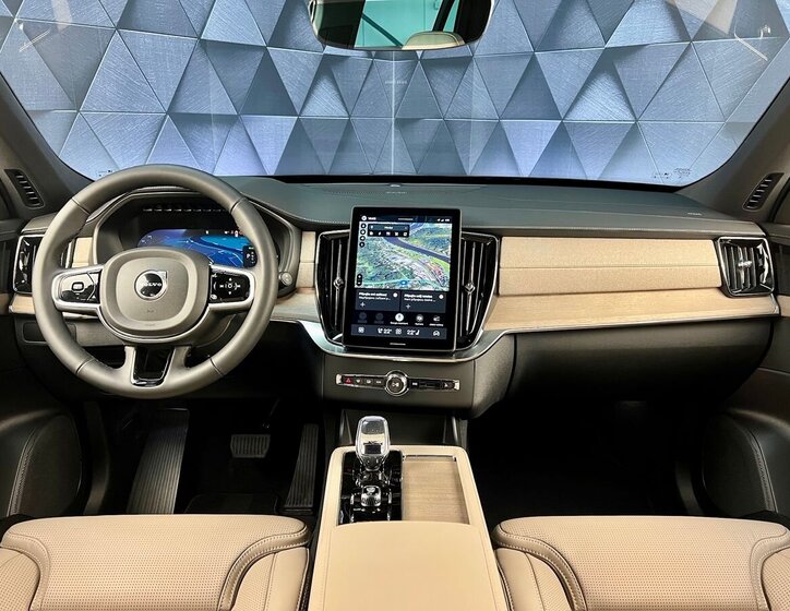 Volvo XC90 SUV / Terénní 2,0 l 335 kw