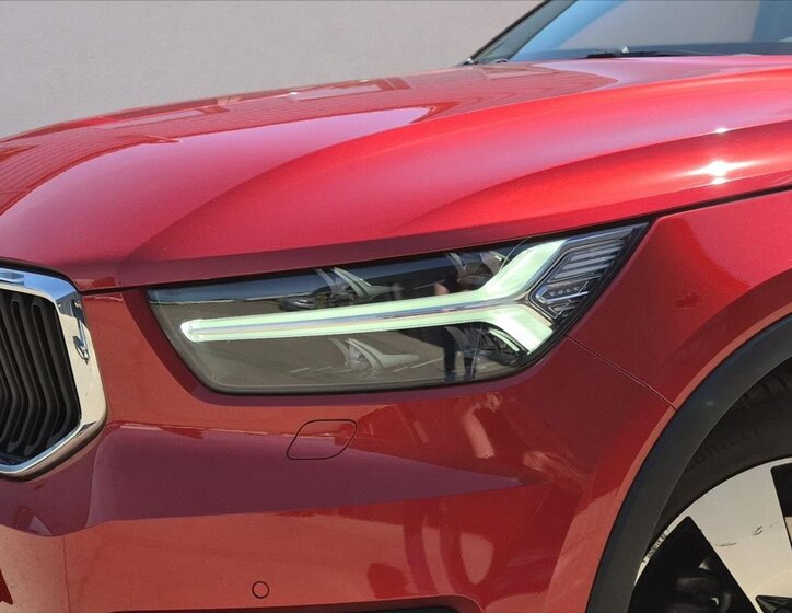 Volvo XC40 SUV / Terénní 2,0 l 145 kw