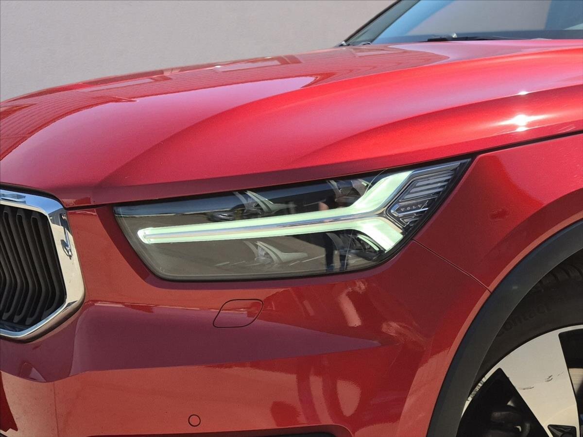 Volvo XC40 SUV / Terénní 2,0 l 145 kw