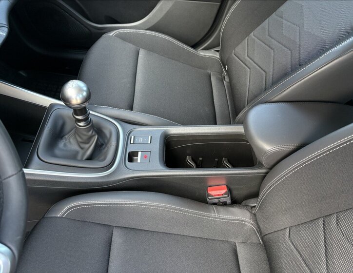 Jeep Avenger Sedan / Limuzína 1,2 l 74 kw