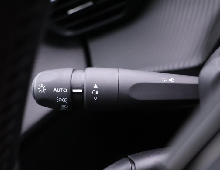 Peugeot 208 Hatchback 1,2 l 74 kw