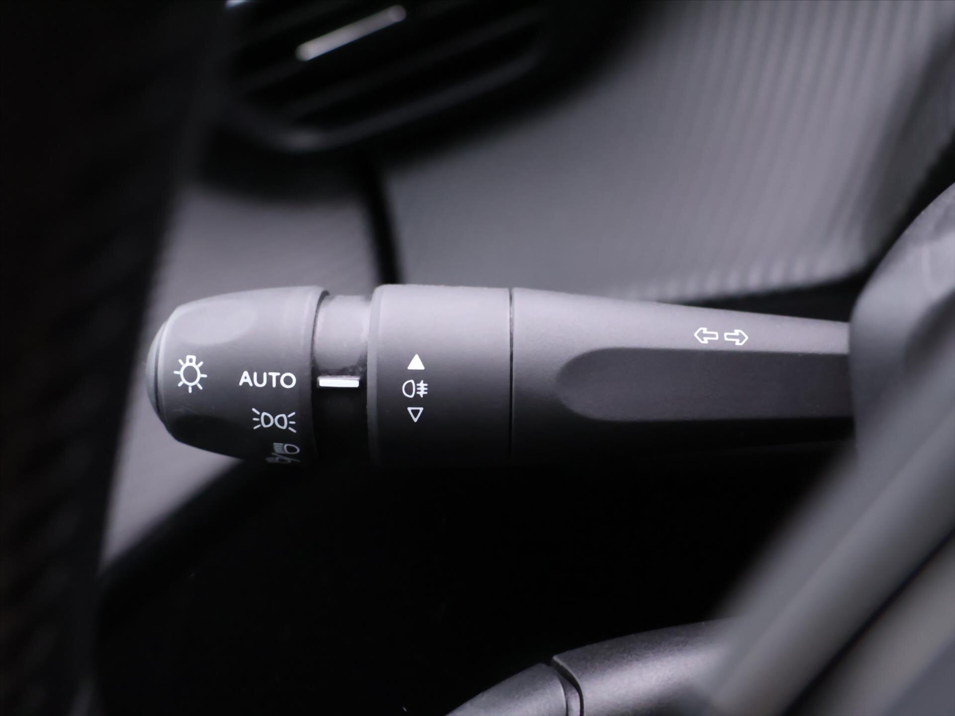 Peugeot 208 Hatchback 1,2 l 74 kw