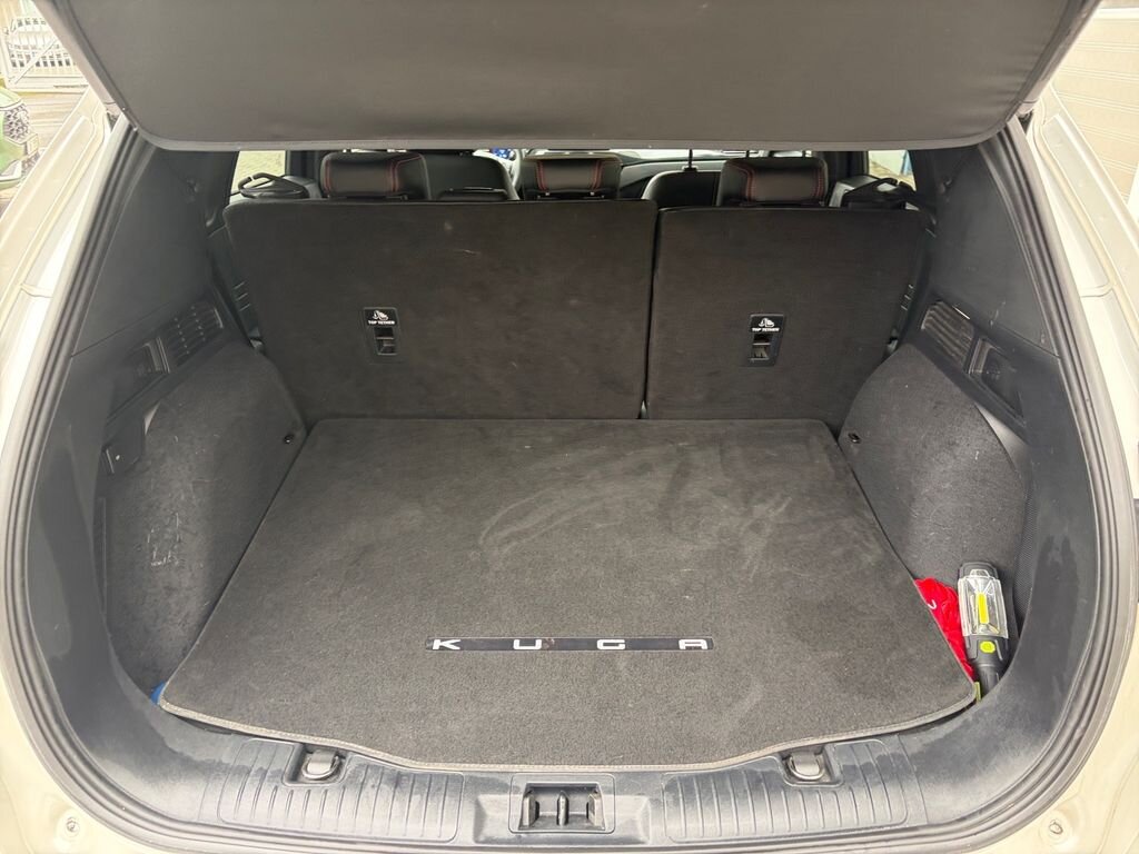 Ford Kuga SUV / Terénní 2,5 l 140 kw