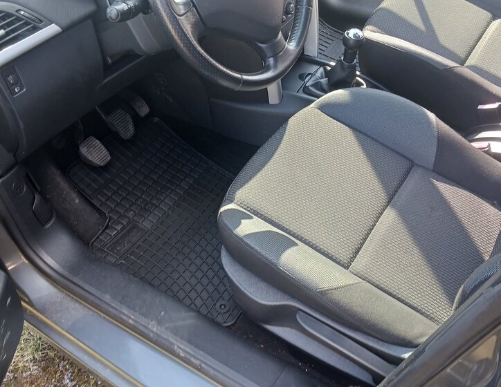 Peugeot 207 Kombi 1,4 l 54 kw