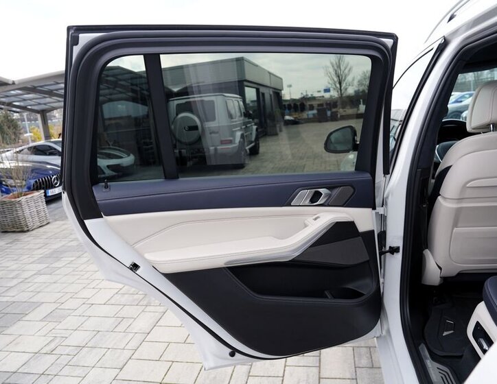 BMW X7 SUV / Terénní 3,0 l 250 kw