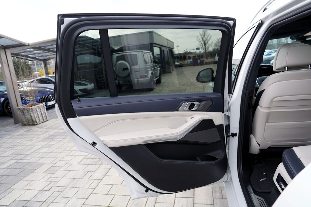 BMW X7 SUV / Terénní 3,0 l 250 kw