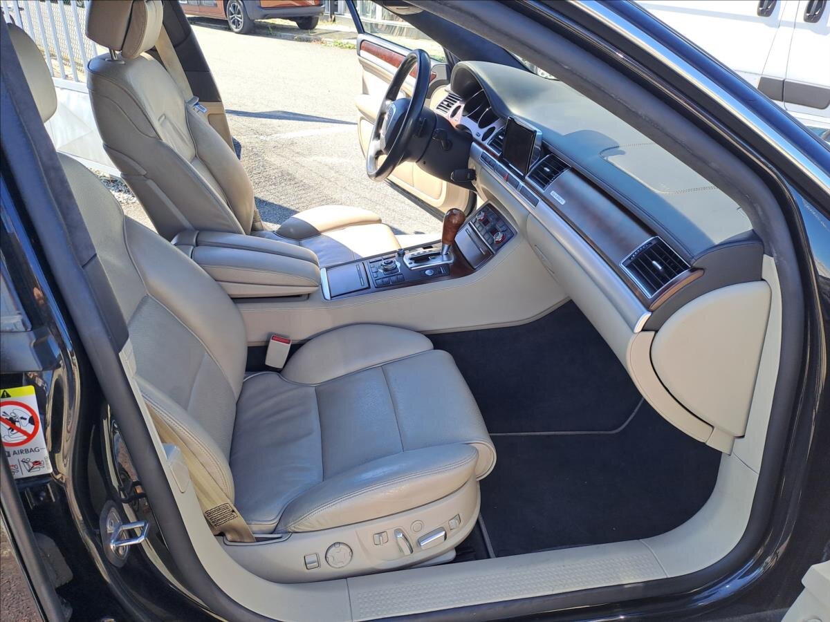 Audi A8 Sedan / Limuzína 4,1 l 240 kw